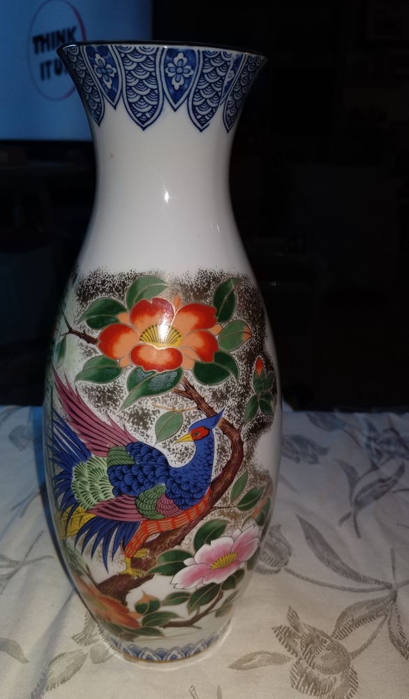 Beautifully detailed Japanese Vase